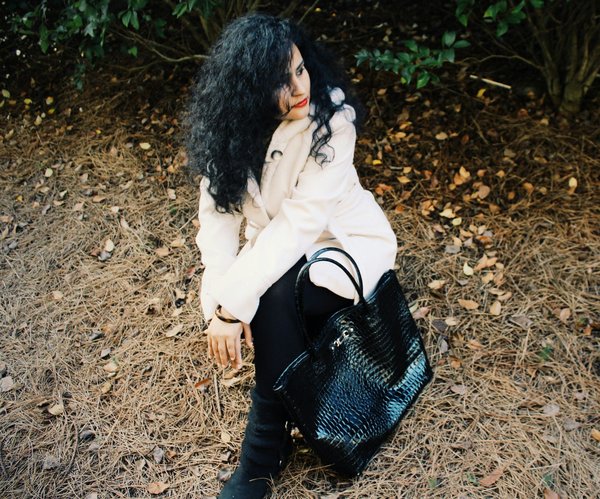 Quels sont les avantages d'une piscine à débordement avec un bassin de récupération caché?